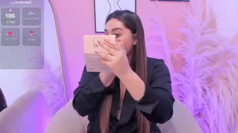 Erika Mendez online show from November 4, 7:30 pm