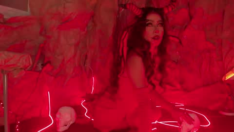 Erika Benz online show from October 31, 3:05 pm