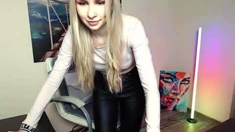 Erika online show from November 26, 1:23 pm