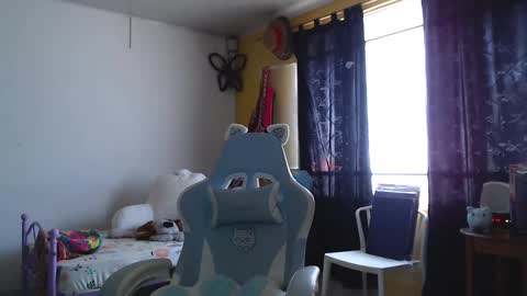 Snapshot of erina_1 chatting on December 26, 4:36 pm erina_1 online show from December 26, 4:36 pm