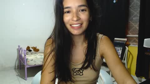 Snapshot of erina_1 chatting on January 4, 4:01 am erina_1 online show from January 4, 4:01 am