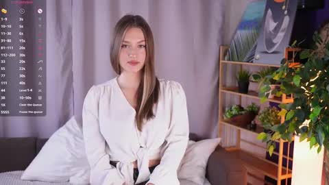 Snapshot of erleneash chatting on October 23, 5:08 pm Mia online show from October 23, 5:08 pm
