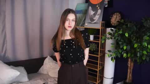 Snapshot of erleneash chatting on October 25, 4:25 pm Mia online show from October 25, 4:25 pm