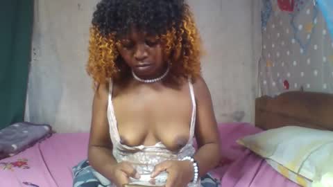 erolinee online show from December 19, 5:38 pm