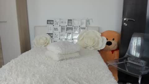 eroticsensualkitty4u online show from April 20, 7:44 am