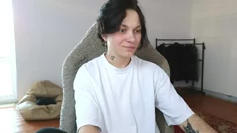 esajukyy online show from July 1, 11:53 am