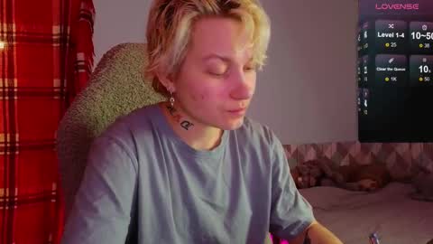 esajukyy online show from February 11, 3:29 pm