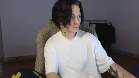 esajukyy online show from August 1, 2:41 pm