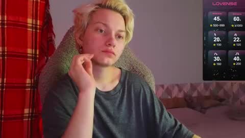 esajukyy online show from February 4, 12:22 pm