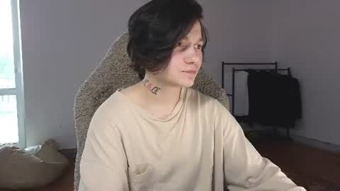 esajukyy online show from July 24, 1:31 pm