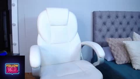 liz  online show from December 22, 11:52 pm