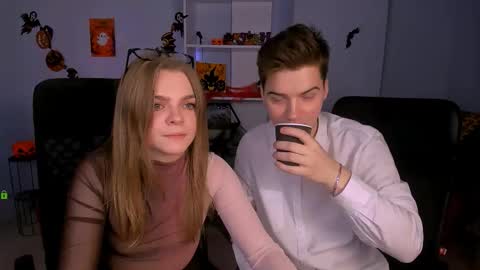 esma_shine online show from October 27, 8:14 pm