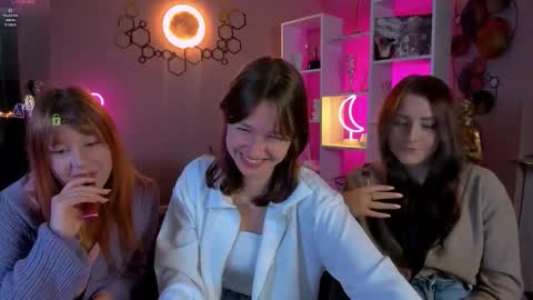 esma_shine online show from September 15, 7:32 pm