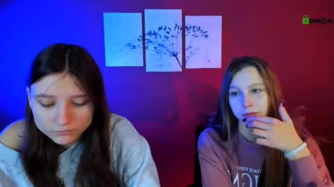 Snapshot of esme_moore_ chatting on October 17, 8:28 am esme_moore_ online show from October 17, 8:28 am