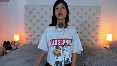 Snapshot of esmeralda_06 chatting on February 9, 3:01 pm esmeralda online show from February 9, 3:01 pm