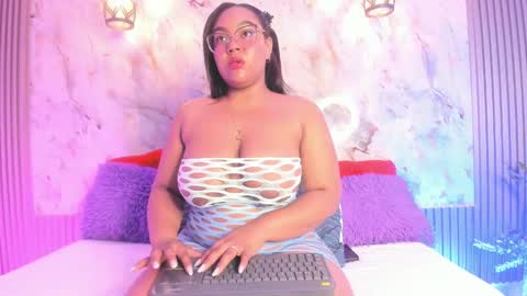 esmeralda online show from March 10, 9:34 am