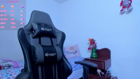 esme online show from March 2, 8:25 pm