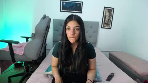 Snapshot of esmeraldaa_sc chatting on October 13, 4:04 am Perla online show from October 13, 4:04 am