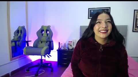 Snapshot of esmeraldaa_sc chatting on October 1, 4:28 am Perla online show from October 1, 4:28 am