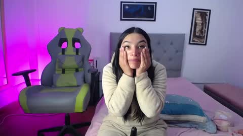 Snapshot of esmeraldaa_sc chatting on October 15, 5:54 am Perla online show from October 15, 5:54 am