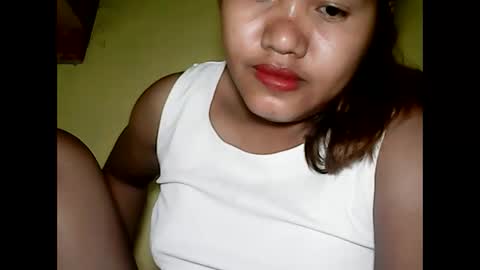 Snapshot of especialgirl_28 chatting on December 17, 12:43 pm especialgirl_28 online show from December 17, 12:43 pm