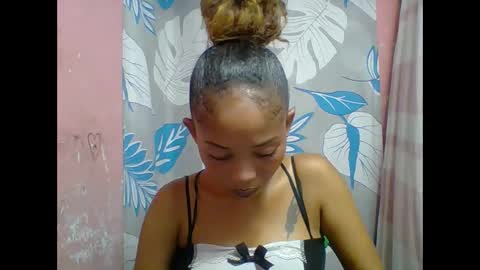 estelah20 online show from January 17, 11:40 am