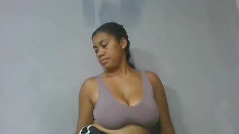 estelah796836 online show from May 16, 10:36 am