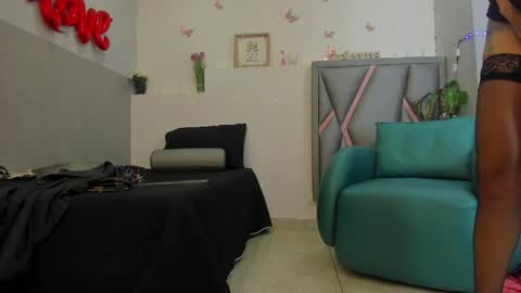 esterlindez online show from May 26, 9:14 pm