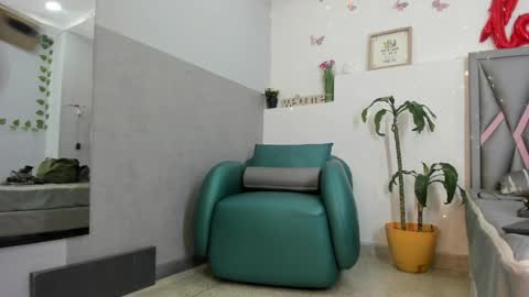 esterlindez online show from May 15, 11:51 pm