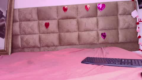 Snapshot of estrella_hanks_ chatting on February 17, 12:05 pm Estrella online show from February 17, 12:05 pm