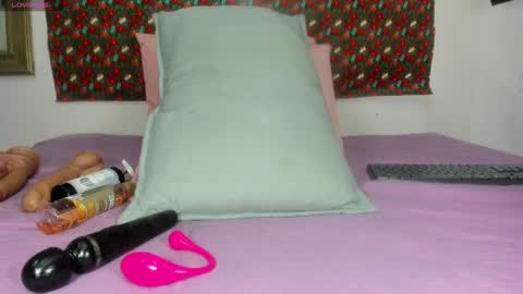 Snapshot of estrella_hanks_ chatting on January 5, 11:59 am Estrella online show from January 5, 11:59 am