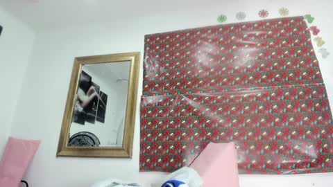 Snapshot of estrella_hanks_ chatting on December 30, 11:59 am Estrella online show from December 30, 11:59 am