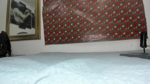 Snapshot of estrella_hanks_ chatting on December 31, 12:04 pm Estrella online show from December 31, 12:04 pm