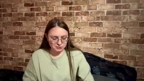 Snapshot of ethelynvainio chatting on October 2, 5:07 pm Lily online show from October 2, 5:07 pm
