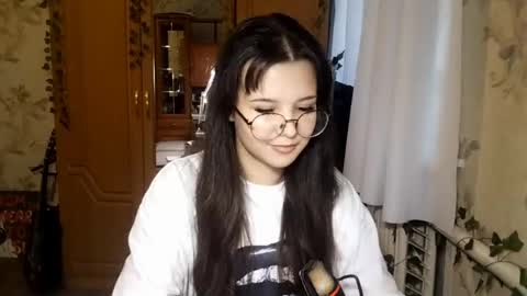 Lily 1st day online show from May 29, 3:21 pm