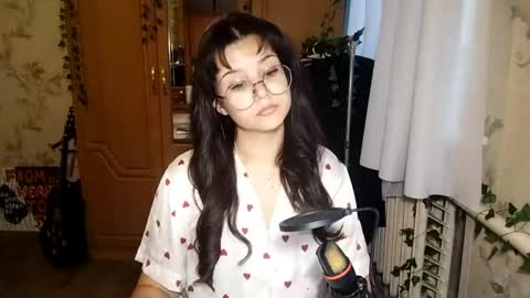 Lily 1st day online show from May 30, 3:31 pm