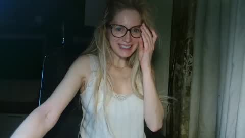 Snapshot of eva2323 chatting on March 7, 2:15 am eva2323 online show from March 7, 2:15 am