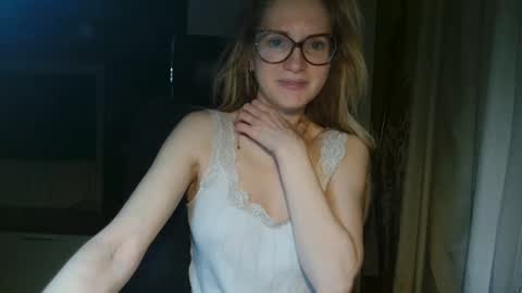 Snapshot of eva2323 chatting on March 12, 2:09 am eva2323 online show from March 12, 2:09 am