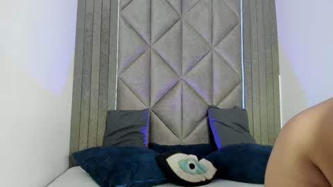 Snapshot of eva_daemon chatting on January 3, 11:35 am EVA DAEMON online show from January 3, 11:35 am
