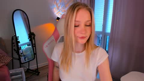 Eva Davis online show from April 6, 4:46 am