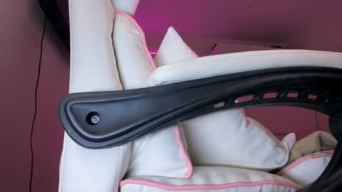 Eva Davis online show from February 6, 1:27 am