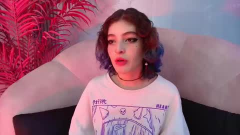 E V A online show from November 20, 7:59 pm