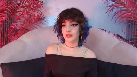 E V A online show from November 5, 7:41 pm