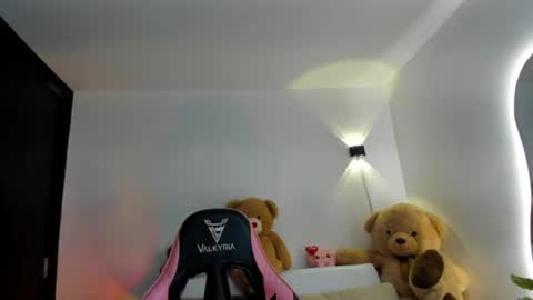 Eva   online show from June 19, 4:28 am