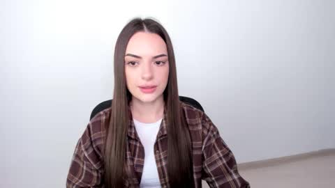 Snapshot of eva_rossee_ chatting on March 4, 9:18 am Eva online show from March 4, 9:18 am