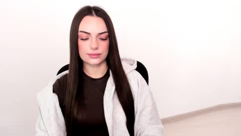 Snapshot of eva_rossee_ chatting on February 8, 11:12 am Eva online show from February 8, 11:12 am