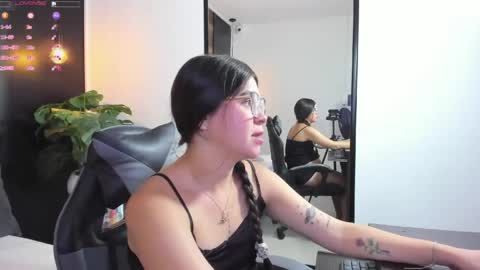 E V A  online show from May 27, 12:46 pm