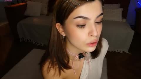 Hello my name is Eva its my first day here online show from December 3, 8:06 am