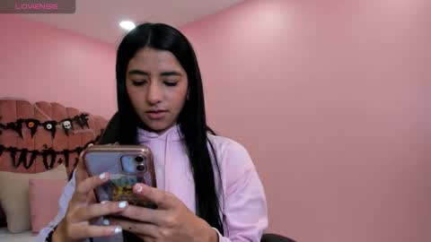 Snapshot of evaa_rose_ chatting on October 21, 9:30 pm Eva online show from October 21, 9:30 pm