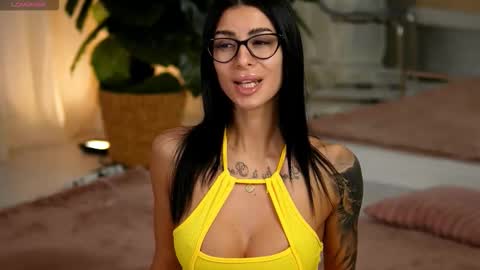 Eva  online show from November 23, 7:00 am